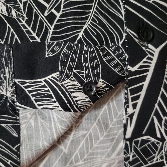 Denim & Flower Black and White Men's Rayon Casual Button Down Short Sleeve Shirt - Picture 10 of 15